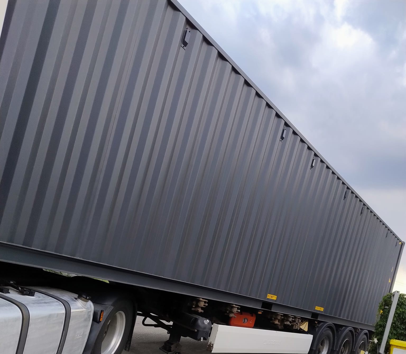 Kontener morski 12m (40'HC) XHCU5903437
